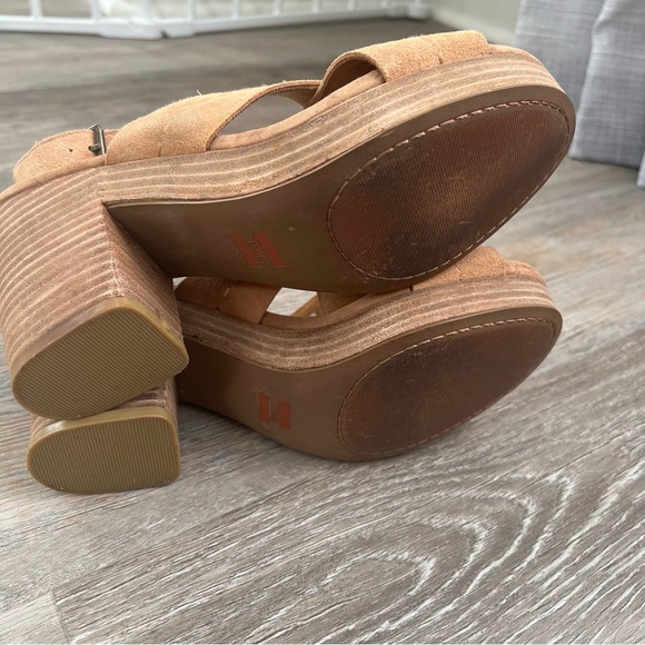 Tom’s criss cross chunky platform heels - Picture 6 of 11